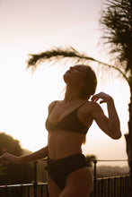 Load image into Gallery viewer, Essential Amore in Black - Top