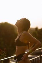 Load image into Gallery viewer, Essential Amore in Black - Top